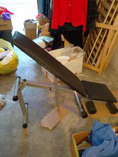 Vendo panca x palestra modello ketterl in ottime condizioni come nuova nessuna rottura dello schien